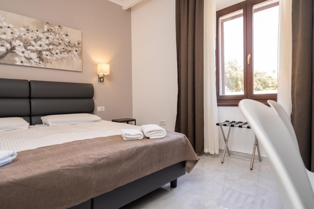 Aaa Apartments & Rooms Pula Buitenkant foto